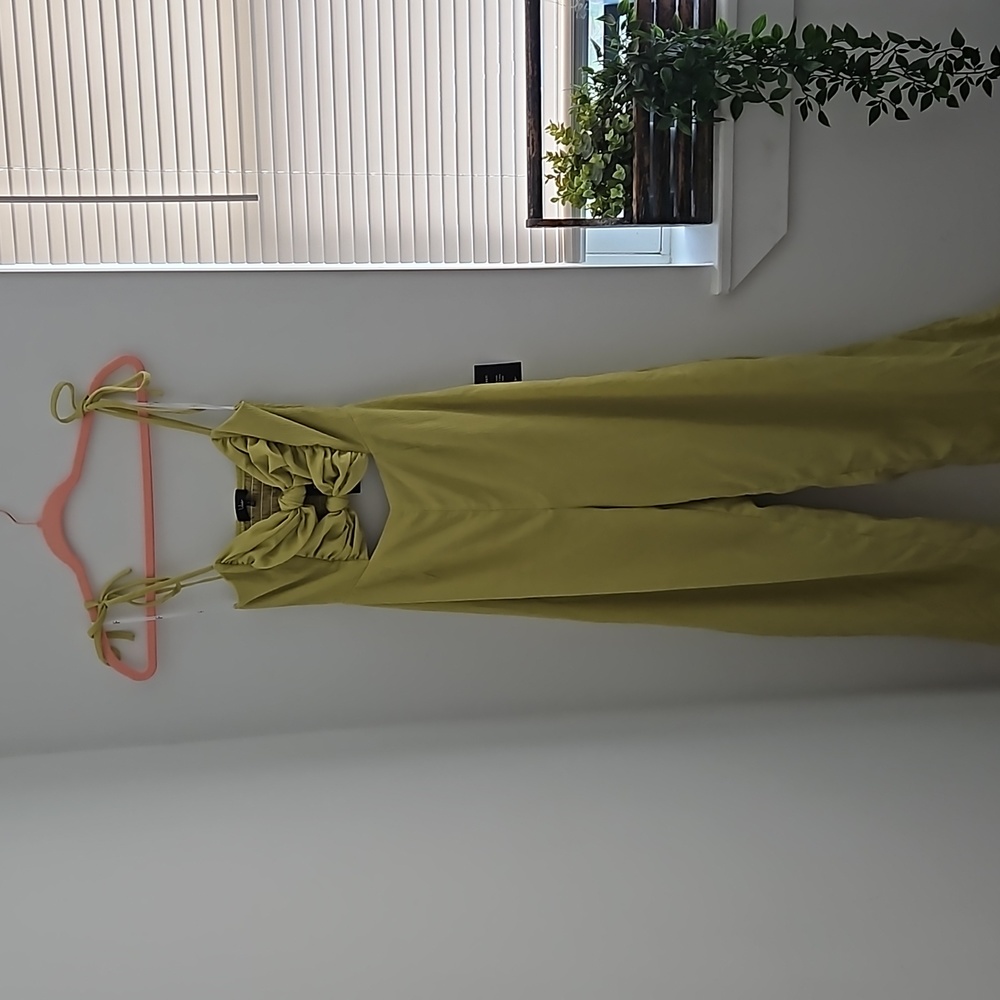 Romper lulus size small, lime green, wide leg, tie straps